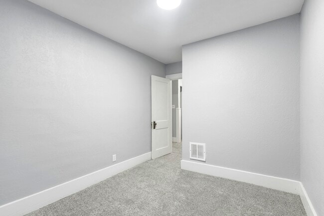 Building Photo - 1728 Berkshire Pl