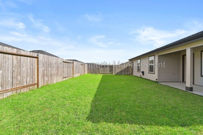 Building Photo - 7915 Murciana Dr