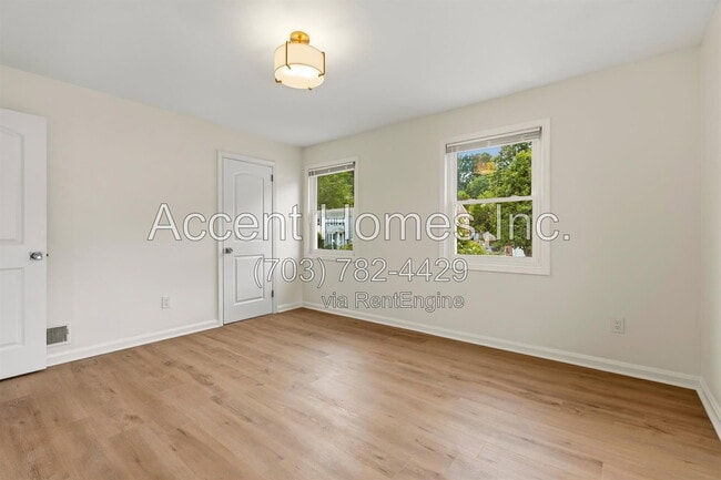 Building Photo - 2310 Riverview Terrace