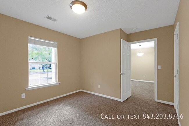 Building Photo - 7885 Park Gate Dr