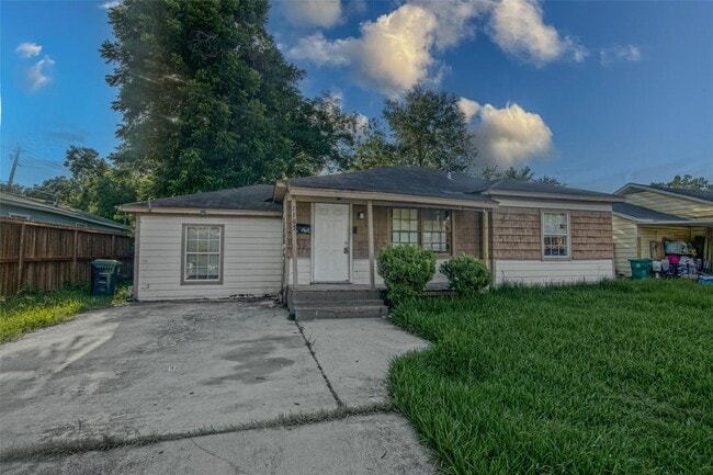 Primary Photo - 1105 Mobile Dr