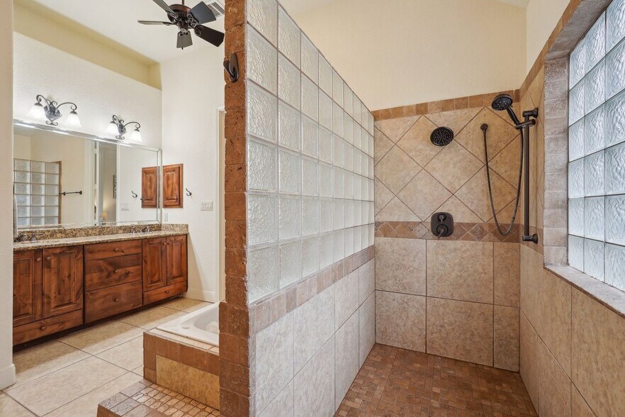 Building Photo - 2622 Fairwood Dr