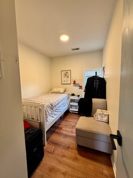 Building Photo - 2958 S Throop St