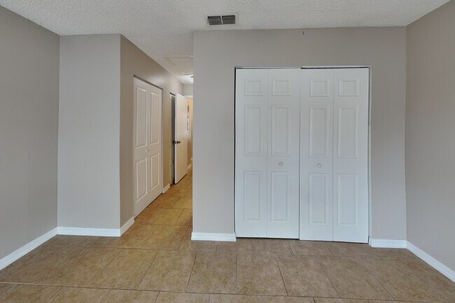 Building Photo - 111 Hidden Arbor Ct