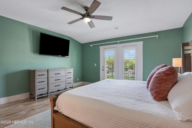 Building Photo - 228 Jardin De Mer Pl