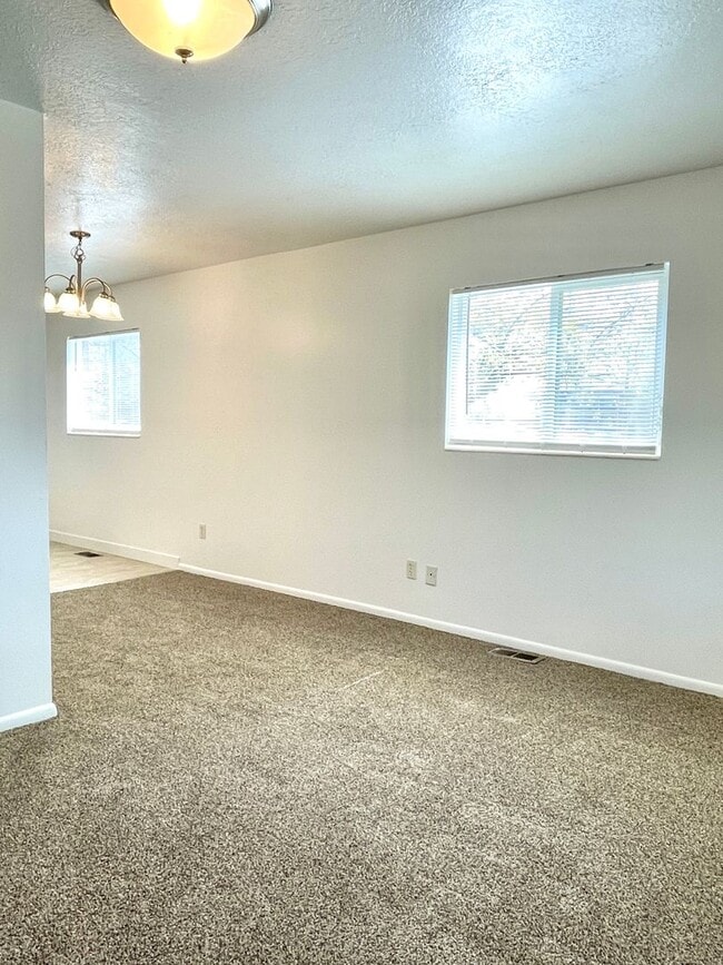 Building Photo - 54 W 250 N