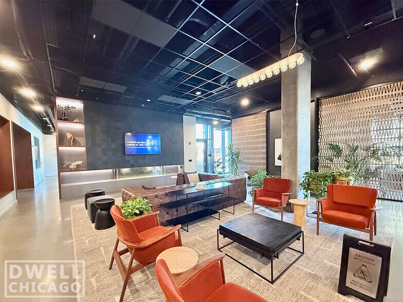 Building Photo - 1111 W Lake St