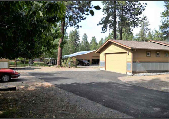Building Photo - 19272 River Woods Dr