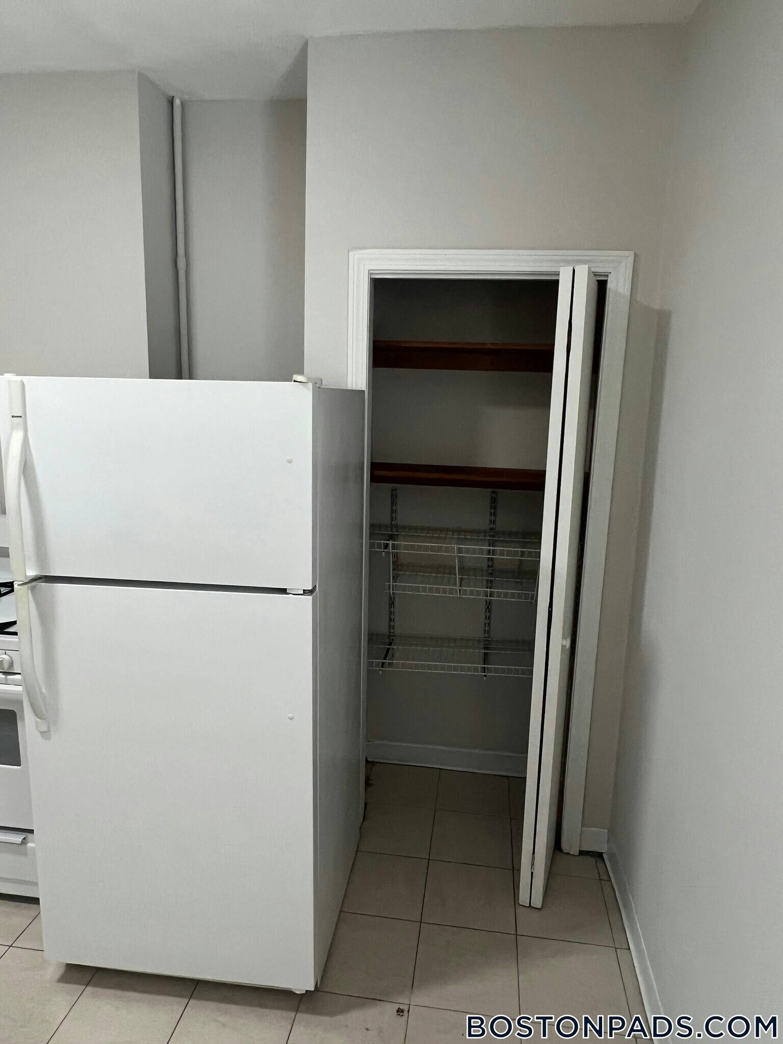 Building Photo - 165 Gove St