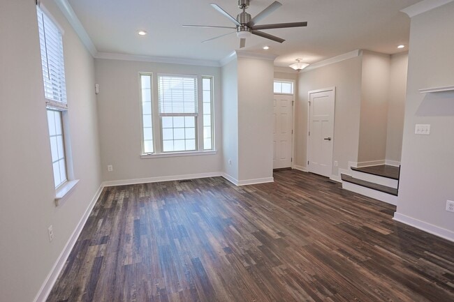 Building Photo - Welcome home to this move-in ready end uni...