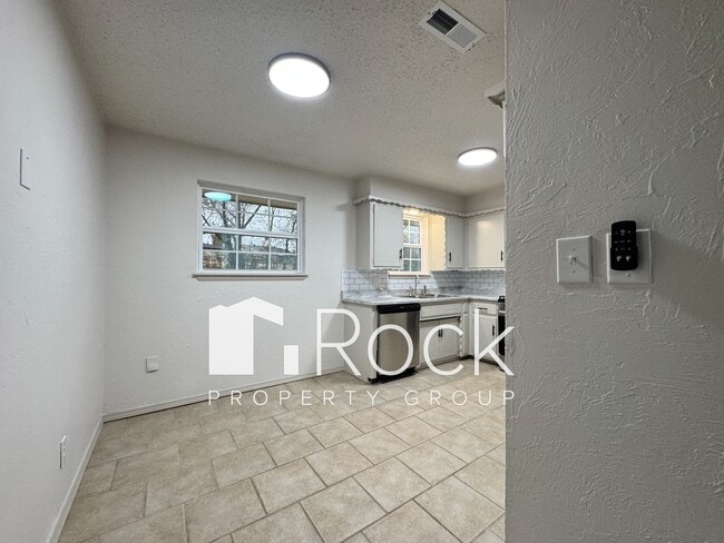 Building Photo - Beautifully Remodeled 3 Bed/1.5 Bath Home in Moore with 1-Car Garage