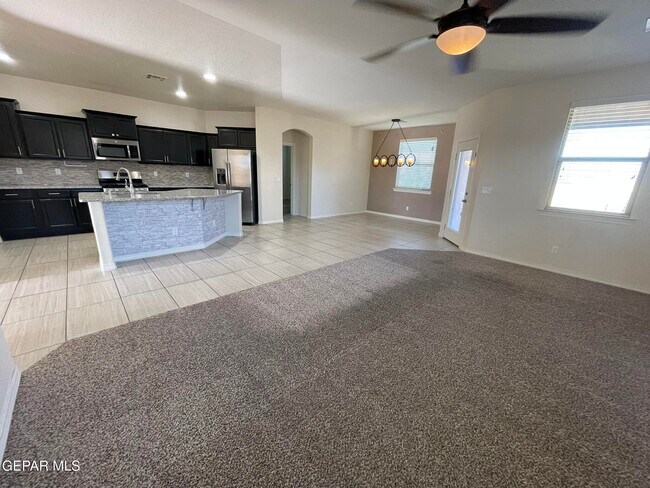 Building Photo - 101 S Manzanita Dr