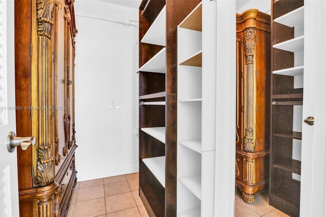 Building Photo - 2715 N Ocean Blvd