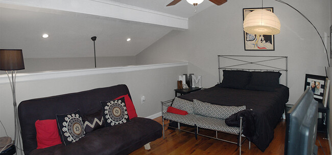 Here it is set up as a guest bedroom and lounge - 8710 Park Ln