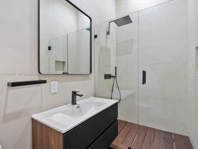 Building Photo - 871 NE 83rd St