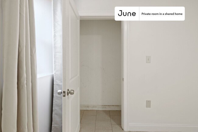 Building Photo - Room in Shared 4 bed/2 bath home