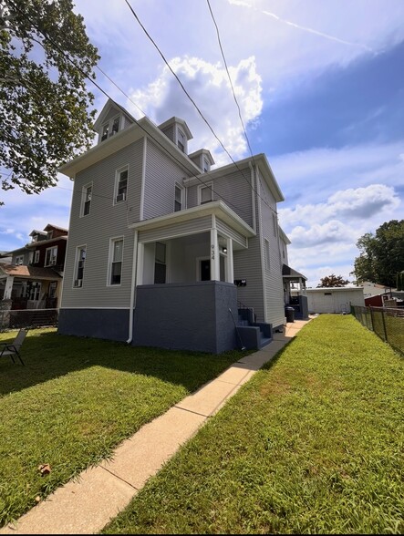 Building Photo - 934 11th Ave