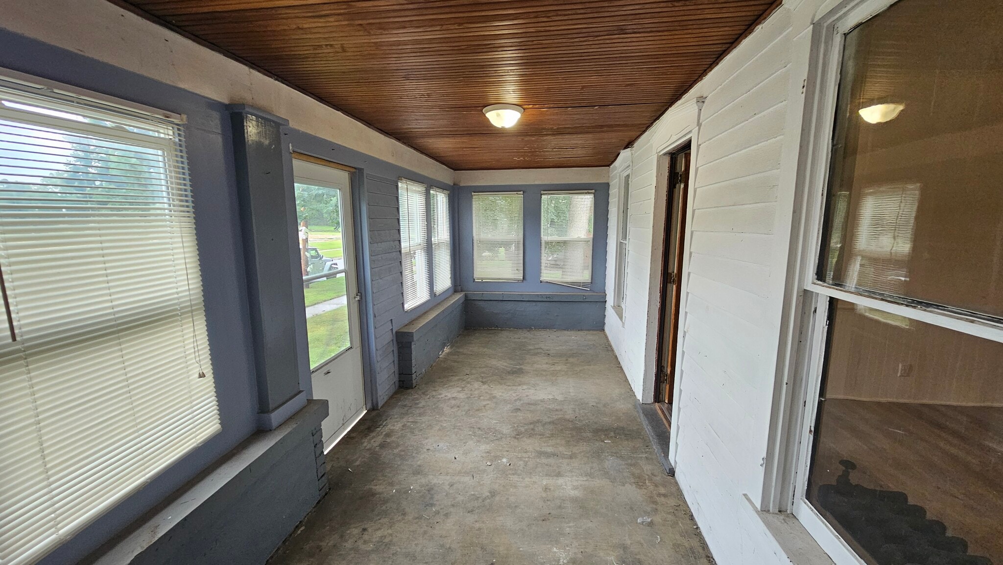 Front Porch - 903 W Conger St