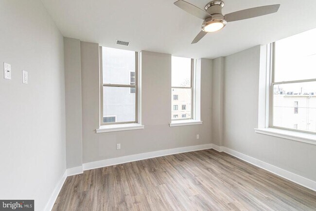 Building Photo - 1607 Catharine St