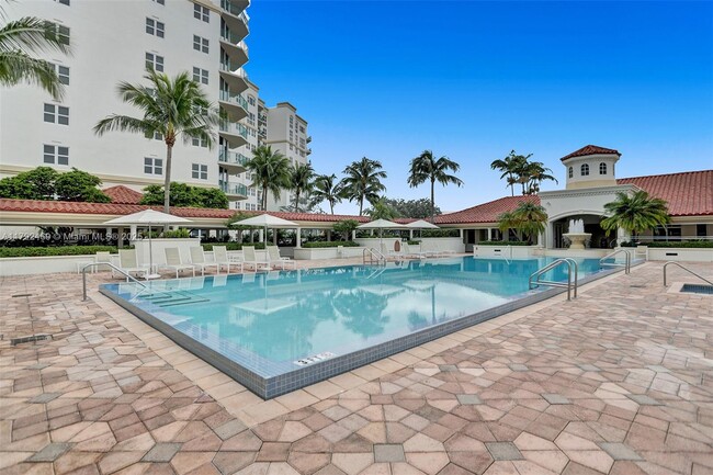 Building Photo - 20000 E Country Club Dr