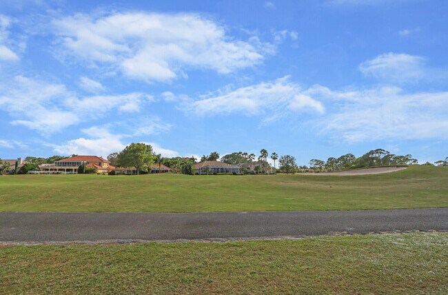 Building Photo - 1252 SW Bent Pine Cove