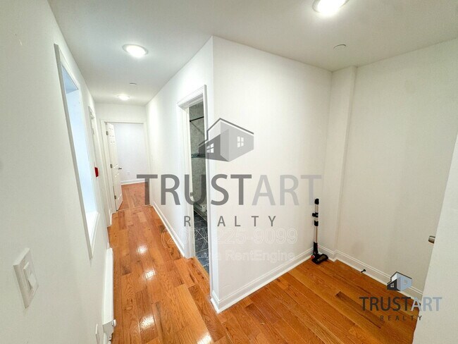 Building Photo - 2025 N 4th St