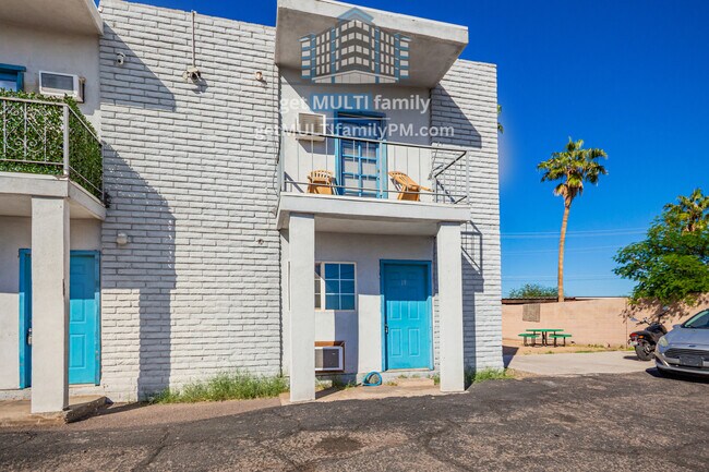 Building Photo - 525 N 32nd St