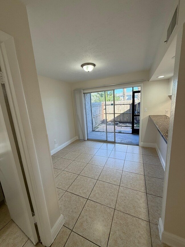 Building Photo - 4031 Norwich Rd