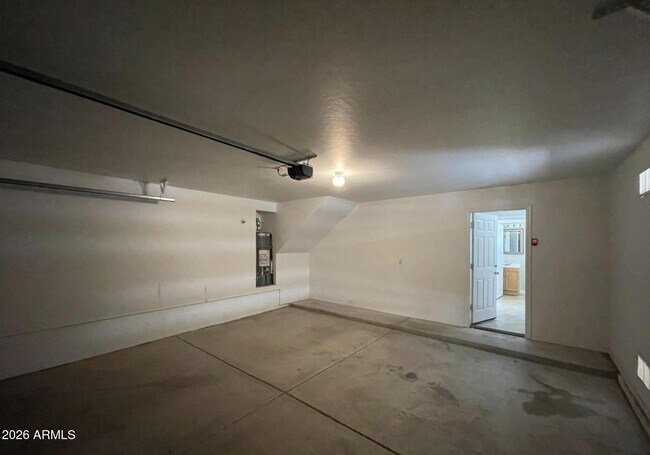 Building Photo - 10925 W Kaler Dr