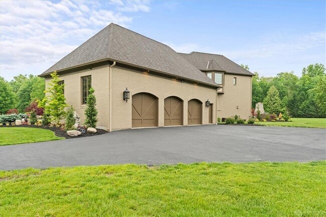 Building Photo - 9020 Whisperinghill Dr