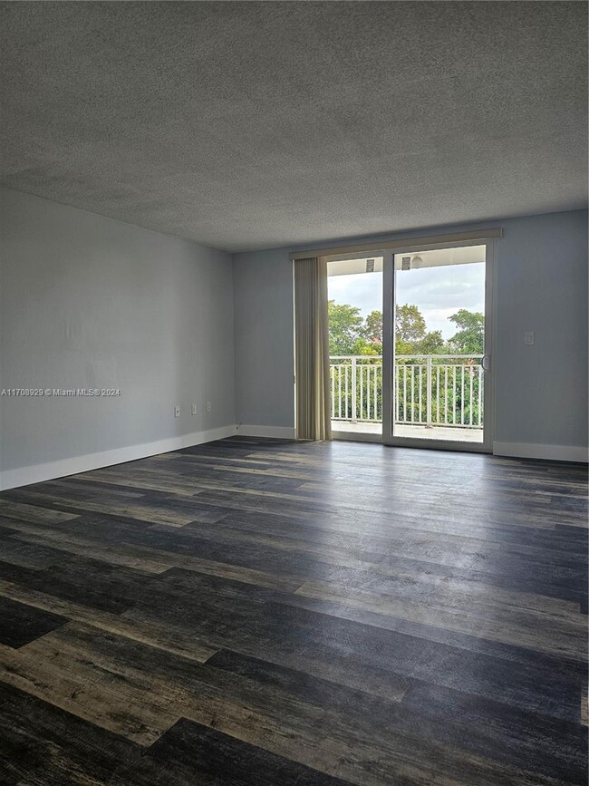 Building Photo - 6930 Miami Gardens Dr