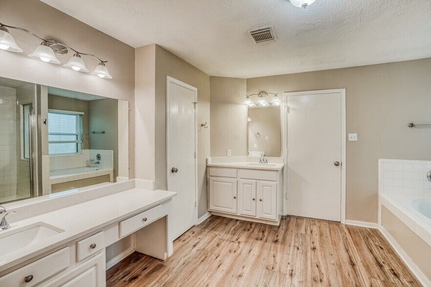 Building Photo - 302 Dunford Ct
