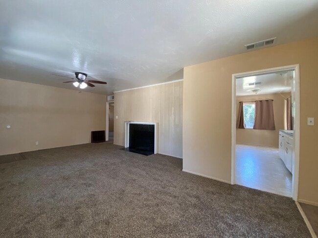 Building Photo - 4734 E Princeton Ave