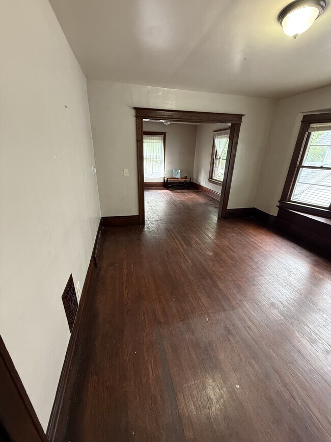 Building Photo - 65 Colvin St