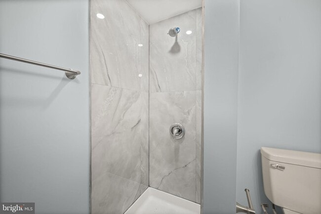 Building Photo - 328 S Macon St.