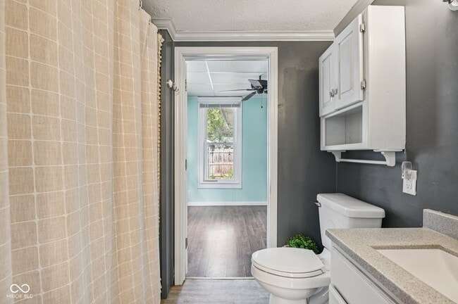 Building Photo - 1920 E 67th St