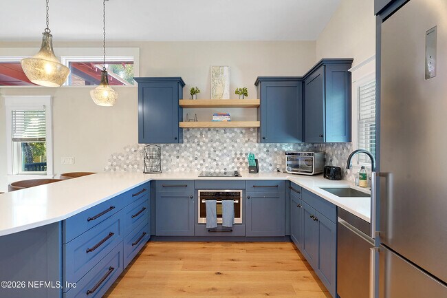 Building Photo - 290 St George St