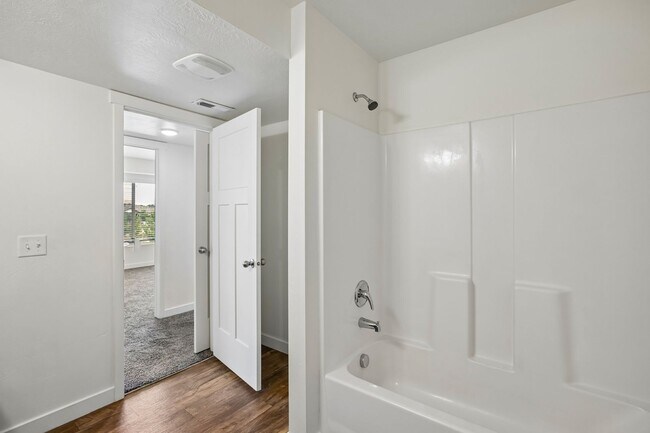 Building Photo - 734 E 500 S