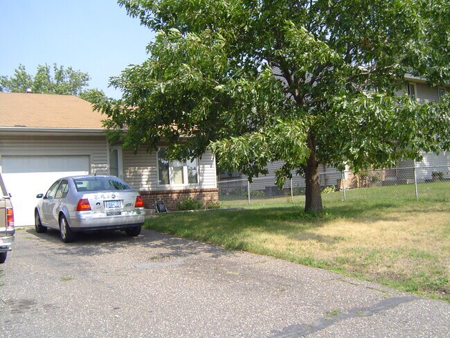 Primary Photo - 1323 73rd Ave NE