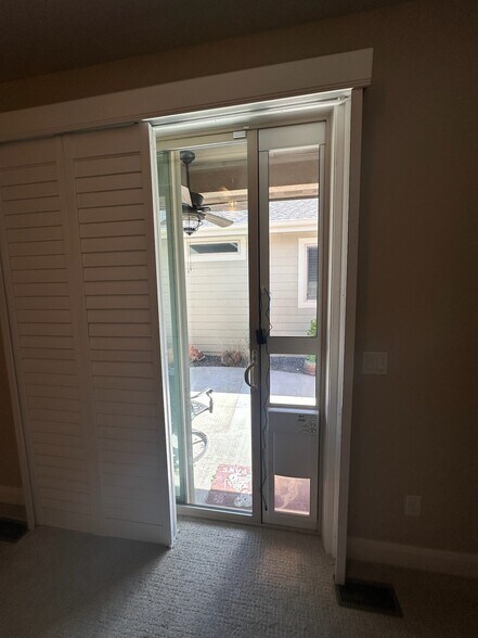 Building Photo - 1471 E Summerheights Dr