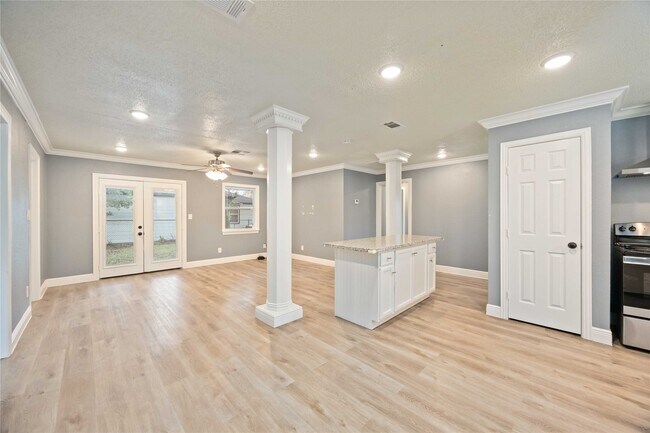 Building Photo - 6523 Cherrydale Dr