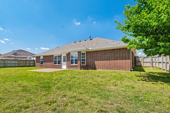 Building Photo - 3 Bed, 2 Bath Home Near Osage Park & Walma...