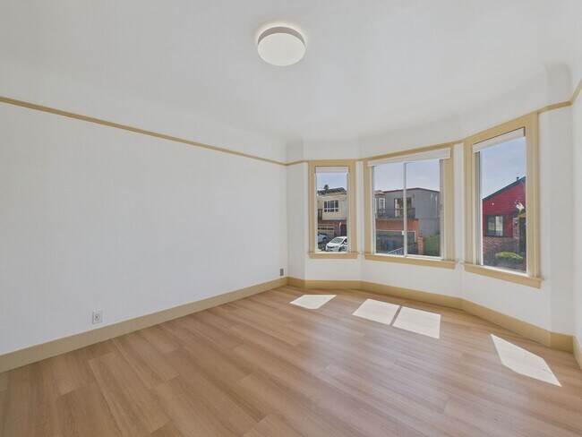 Building Photo - 58 Vale St