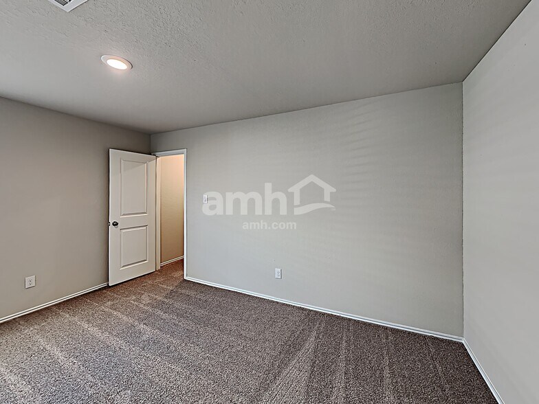 Building Photo - 10507 Varmus Dr