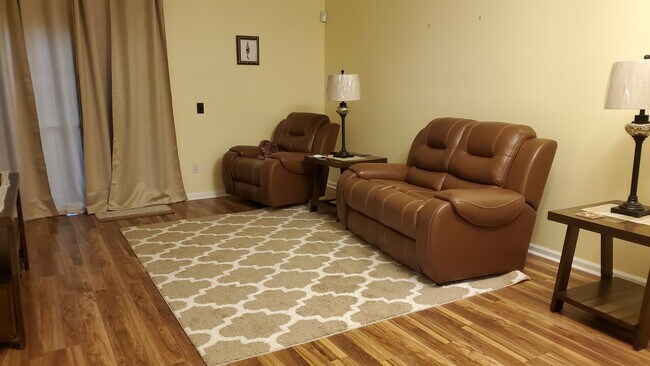 Building Photo - 242 Scrub Jay Dr