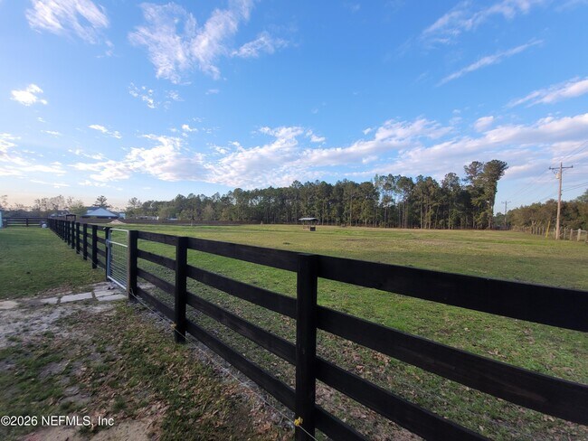 Building Photo - 906 County Rd 217