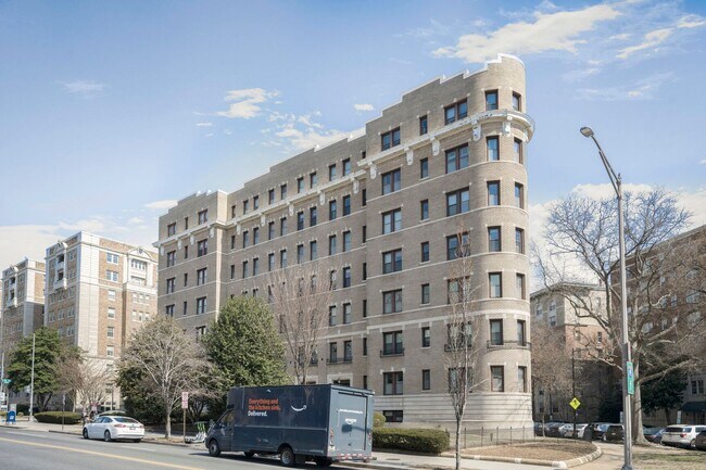 Building Photo - Dual-Entry Designer 2BR | In-Unit W/D | Pet Friendly & Parkside! Available now!
