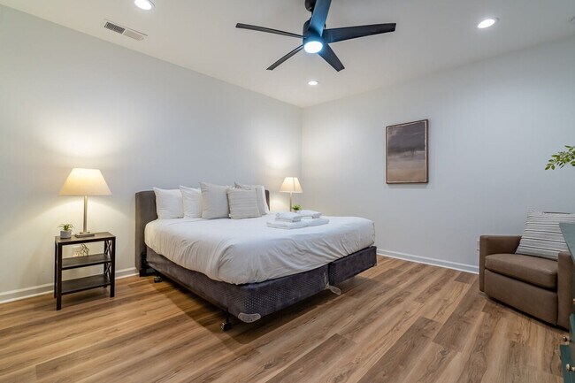Building Photo - 350 Park Creek Ridge