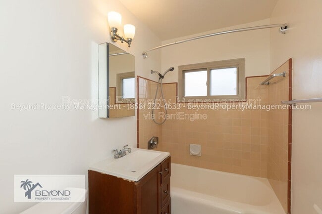 Building Photo - 4437.5 Menlo Ave