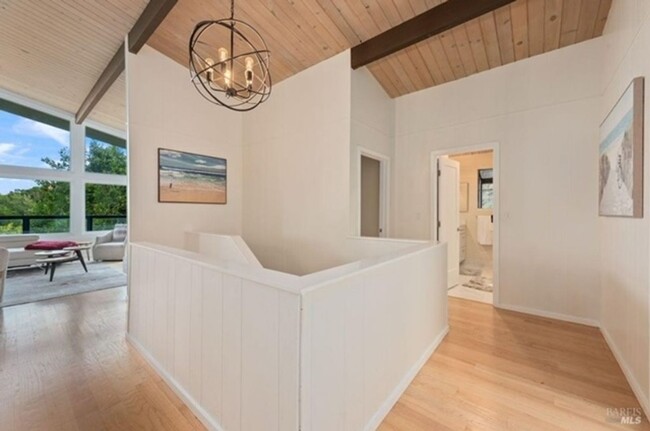 Building Photo - Beautiful home on the hills in Mill Valley